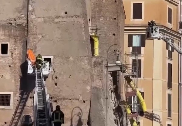 维海配资 扎哈罗娃嘲讽罗马塔楼倒塌致死事故, 意大利怒召俄大使